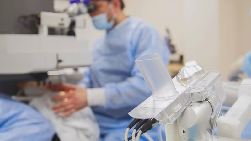 Femto LASIK OP in Frankfurt - OP Szene während der Laser Operation
